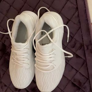 UA Women's Charged White Sneakers, Very Gently Worn, almost brand new—Size 10